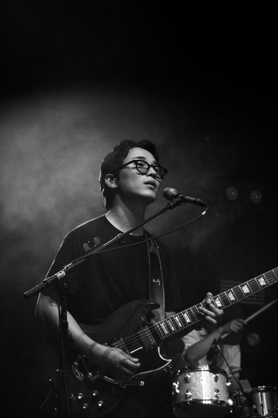 Black-and-white portrait of the Wave to Earth guitarist singing